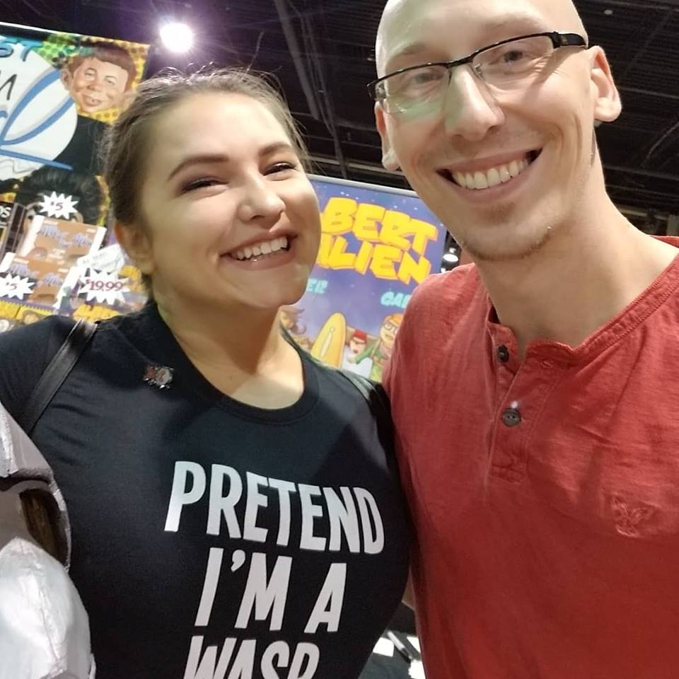 tamara chambers from channel awesome with trevor mueller in wizard world chicago artist alley 2018