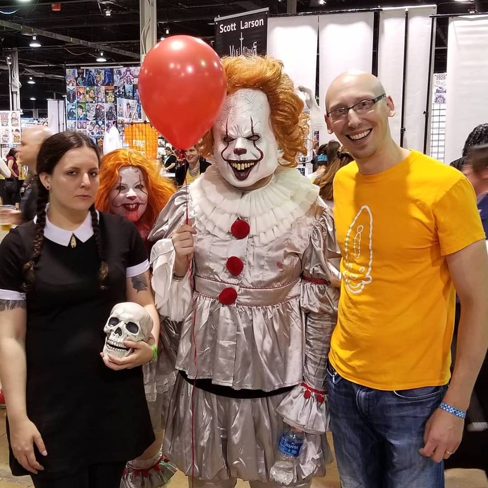 cosplay wednesday addams and stephen king it with trevor mueller at wizard world chicago 2018