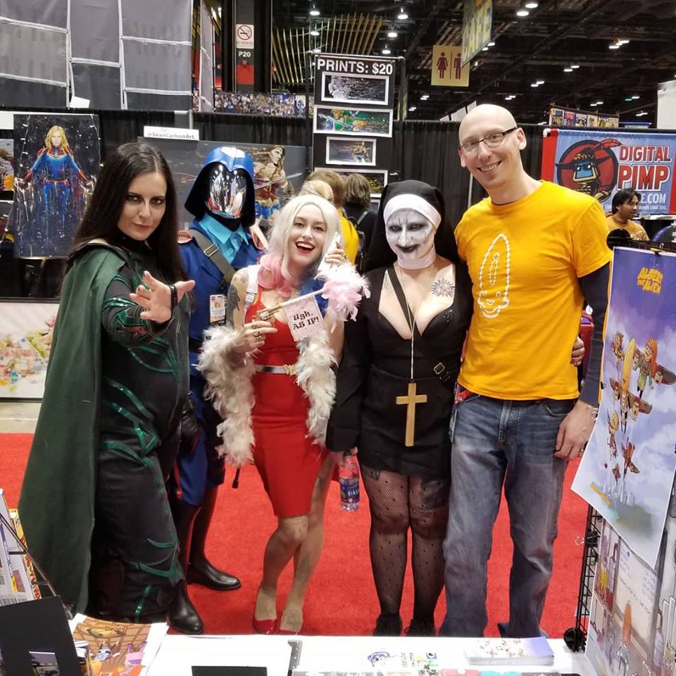 trevor mueller with c2e2 cosplayers thor ragnorok harley quinn